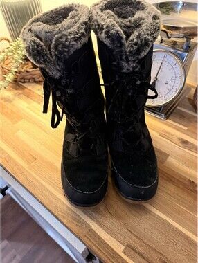 Target Black Leather Faux Fur Lined Lace Up Mid-Calf Snow Boots Women's 10